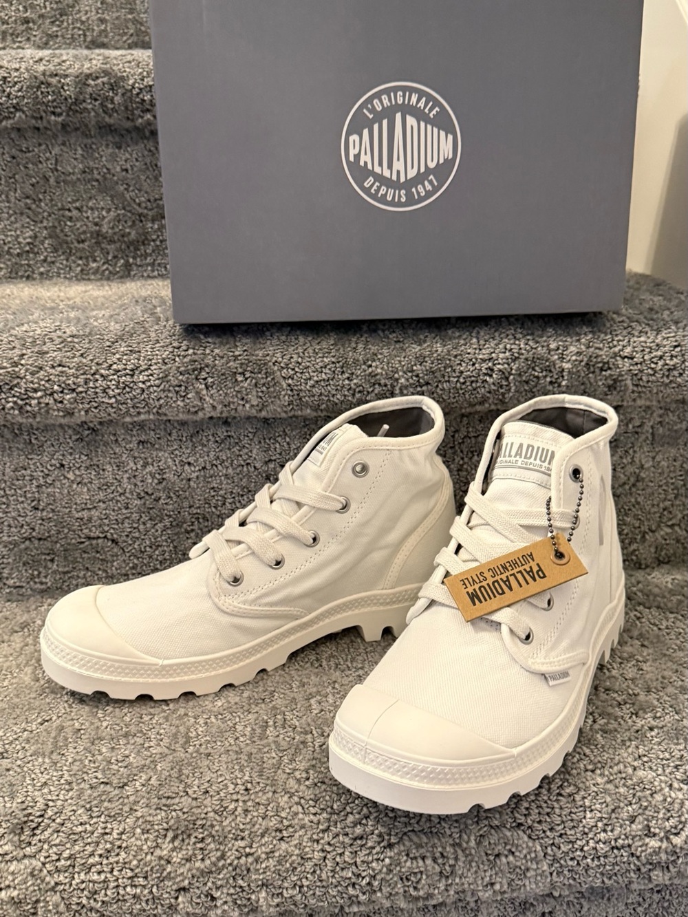 Palladium White Canvas Pampa Hi Boots 8.5